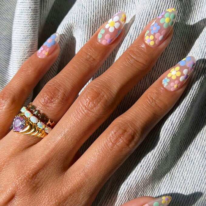 25 Simple Flower Nail Designs That Are So Easy to DIY | Glamour