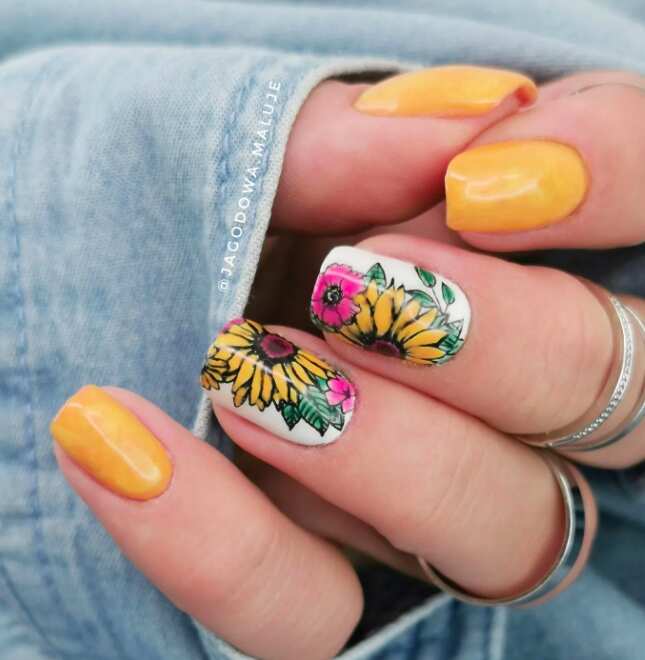 square nails with pink and yellow sunflower design