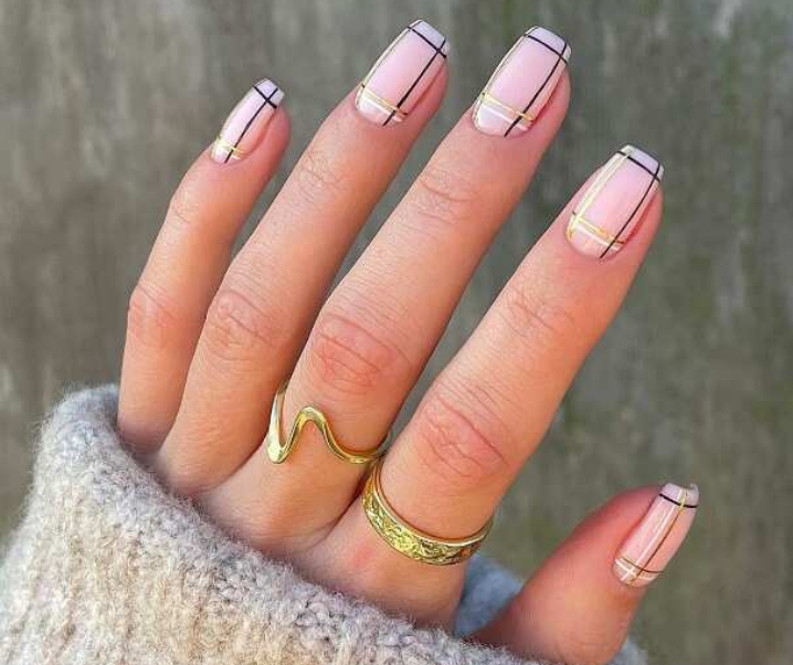 Nails Design With Lines, Swirls & Waves To Try Right Now