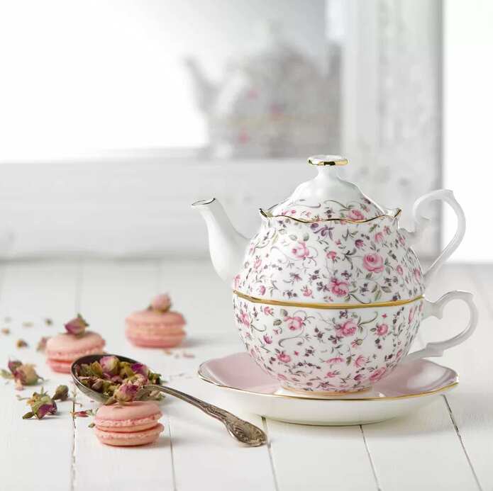 This blooming rose confetti tea for one by Royal Albert