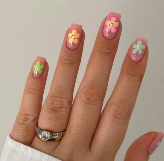 53 Daisy Nails Designs & Ideas To Try Right Now - The Mood Guide