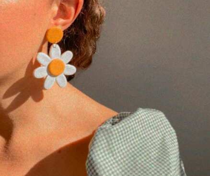 The Cutest Daisy Earrings To Accessorize Your Cottagecore Aesthetic