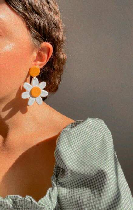 The Cutest Daisy Earrings To Accessorize Your Cottagecore Aesthetic
