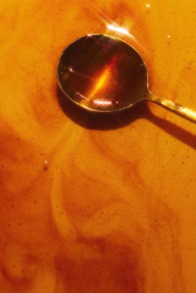 Honeycore, get Inspired by the Honey and Bee Aesthetics