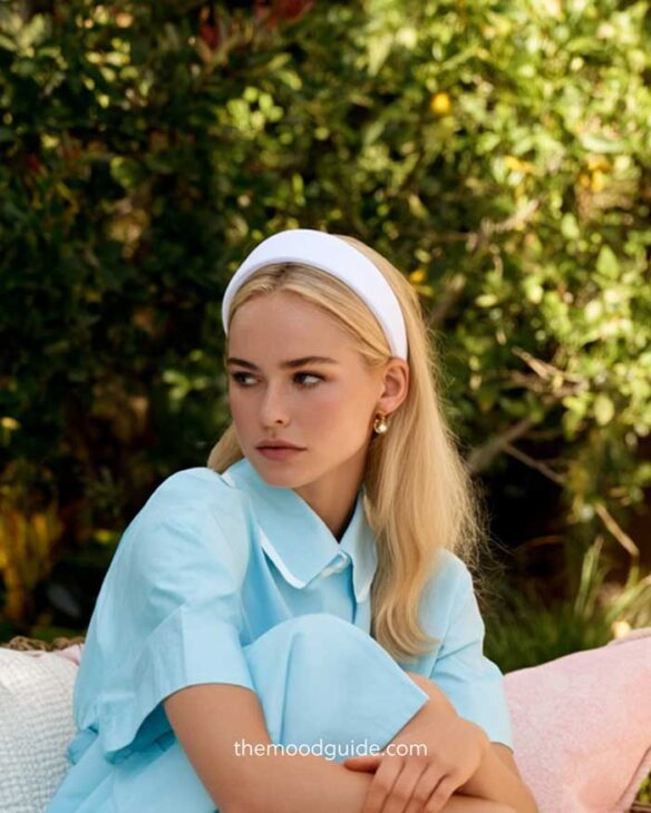 preppy aesthetic hairstyle with tiara.