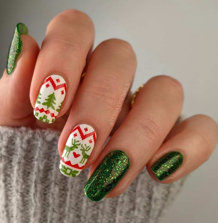 green glitter christmas nails