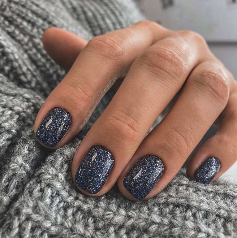 short nails navy blue glitter design