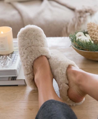A List of Cozy Gifts for Women that Will Make Her Feel Warm & Cared for