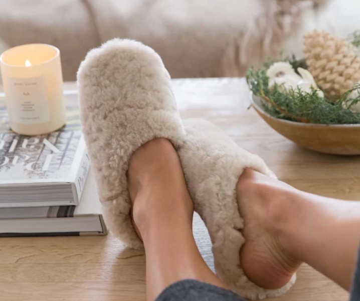 A List of Cozy Gifts for Women that Will Make Her Feel Warm & Cared for