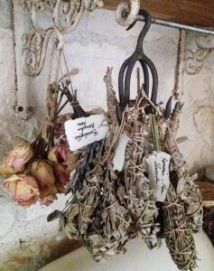 How to Create a Witchy Kitchen (Decor, Utensils, and Aesthetic Ideas ...