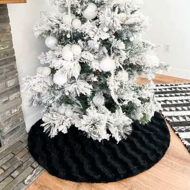 Black Reversible Christmas Tree Skirt