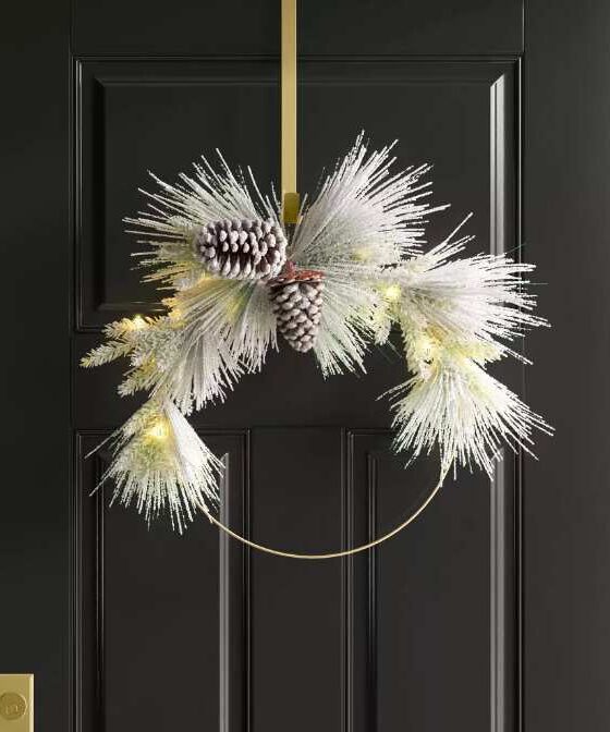 The Most Aesthetic Modern Christmas Wreaths