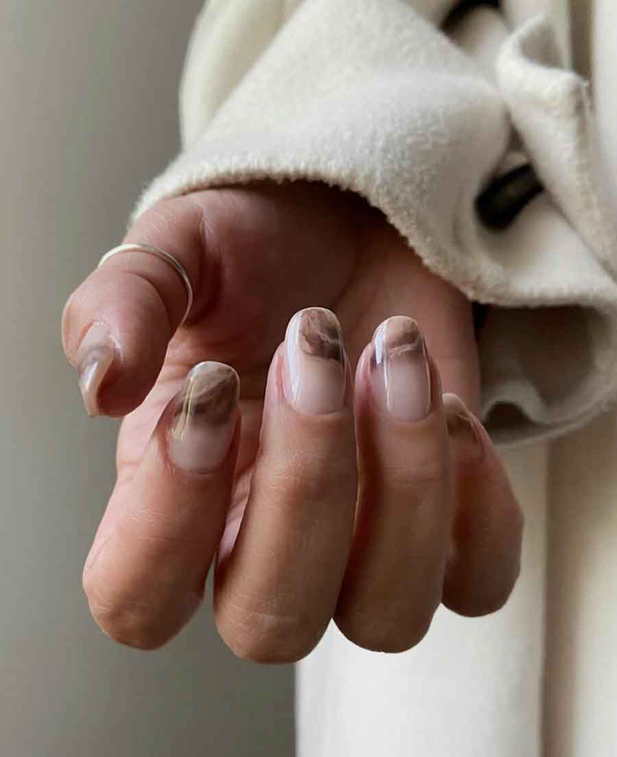 The Most Refined Marble Nails to Try