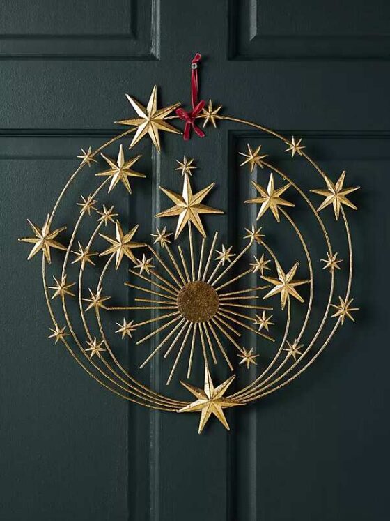 The Most Festive Gold Christmas Wreaths For A Glam Decor