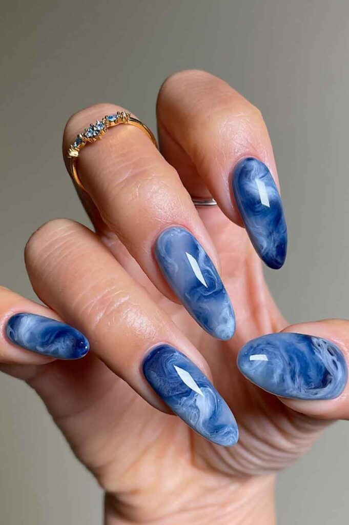 stunning blue marble nails aesthetic