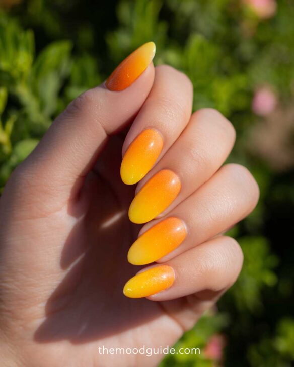 glittery ombré summer nails