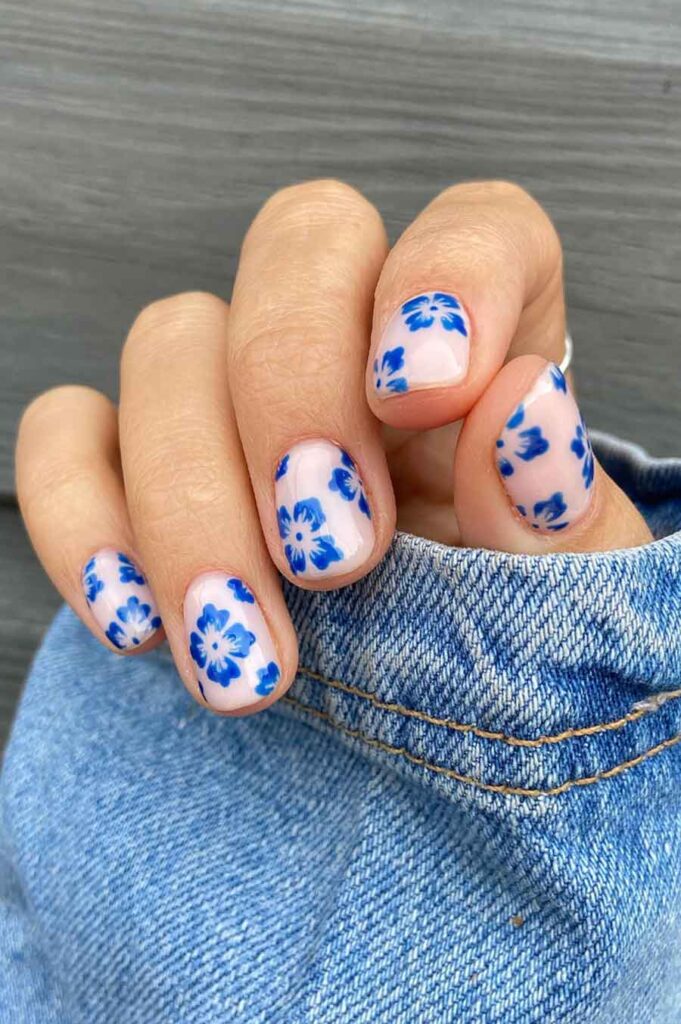 cute and short blue summer nails with floral design for the perfect tropical summer in hawaii aesthetic