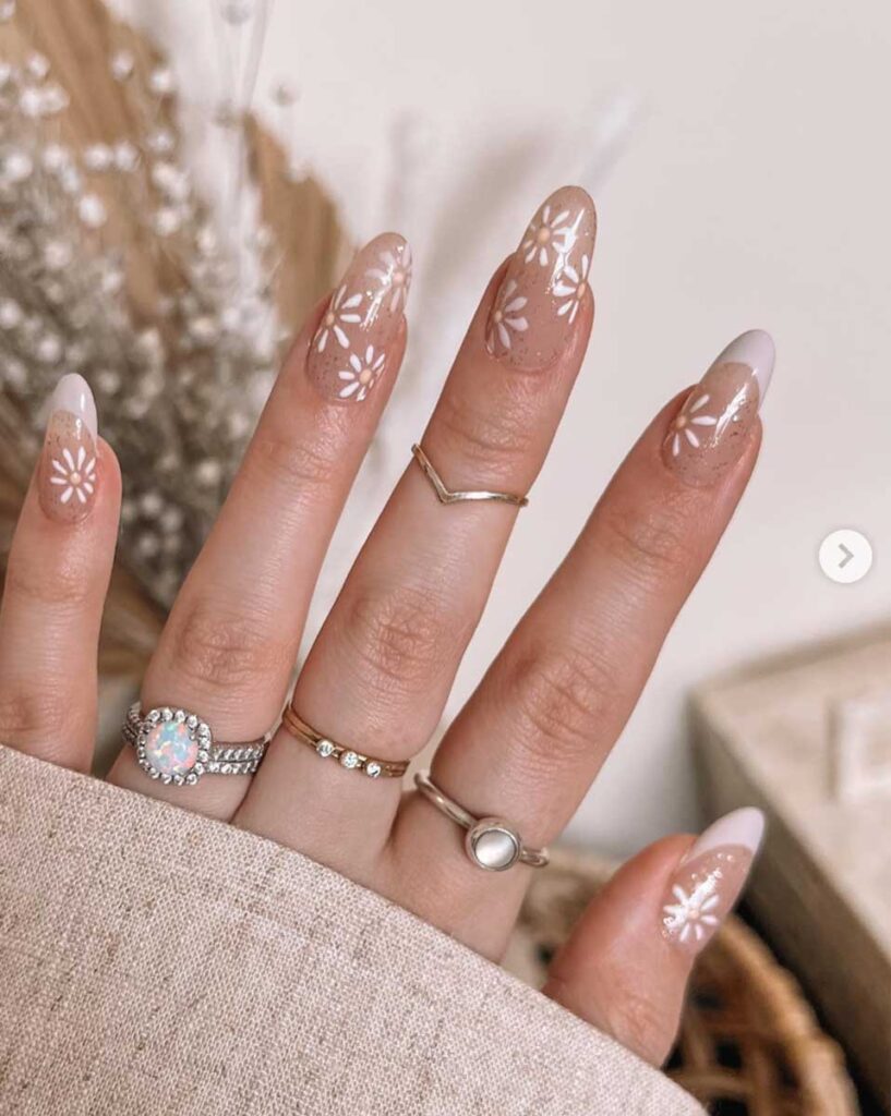 aesthetic daisy fingernails