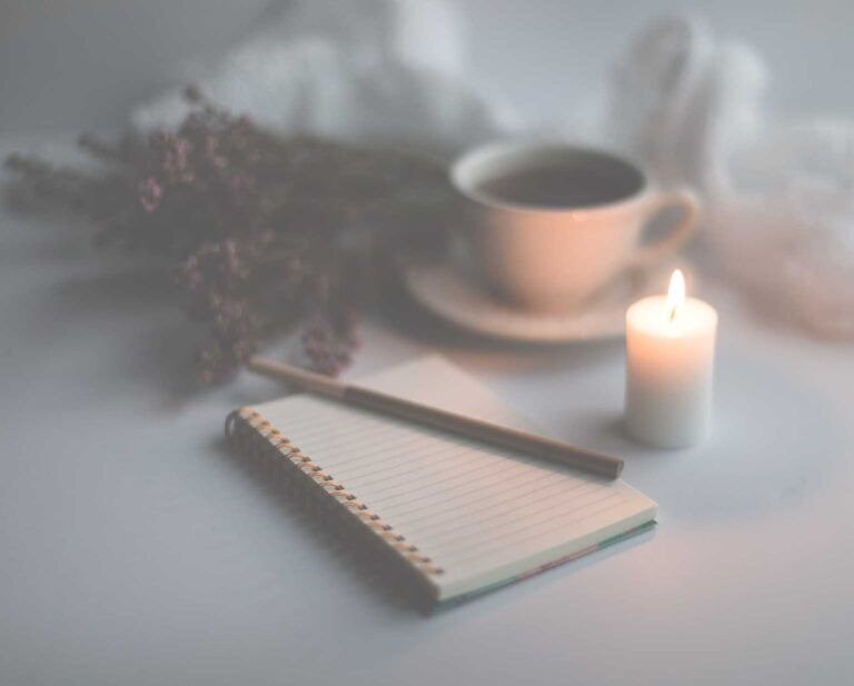 Embracing Digital Minimalism for a Stress-Free Life: A Woman’s Guide