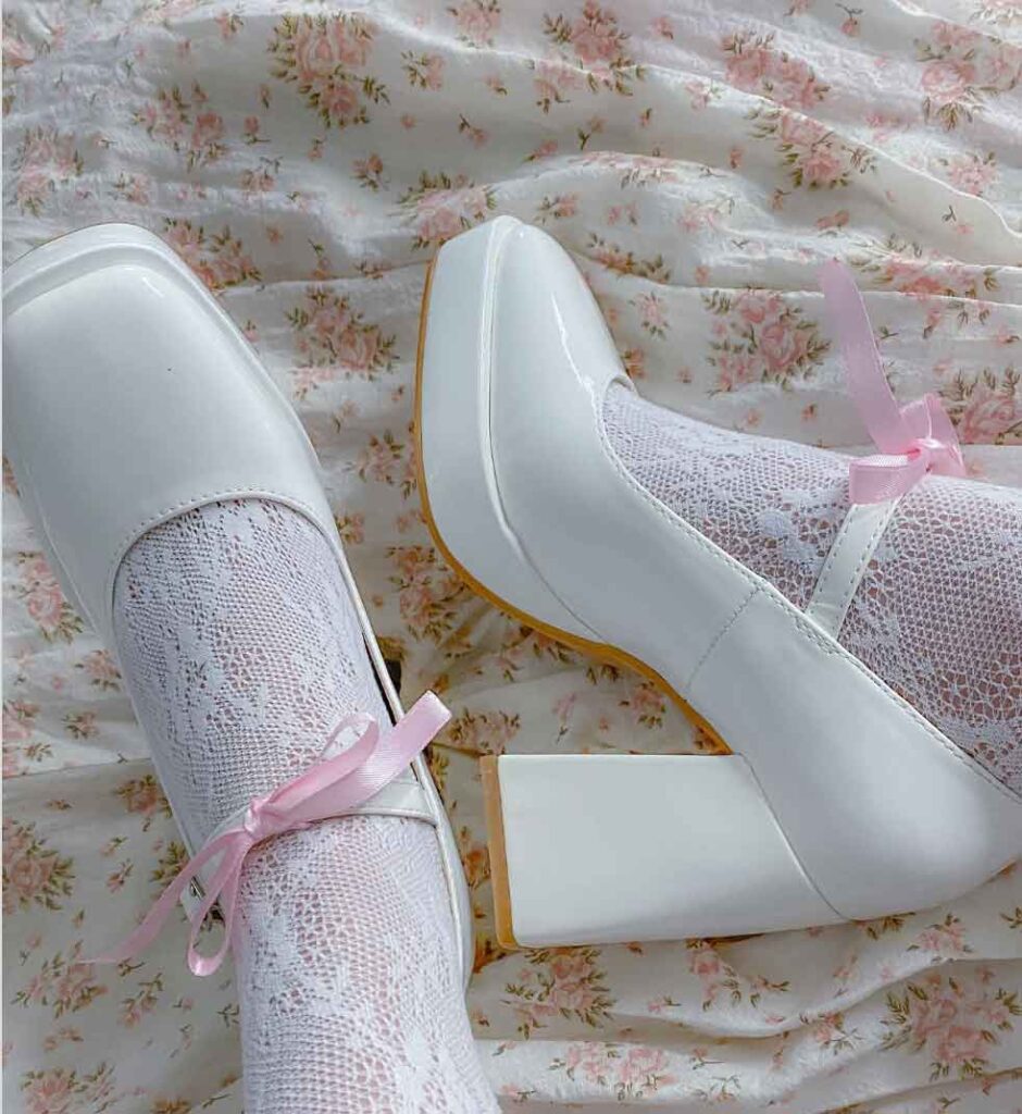 coquette aesthetic bow on shoes