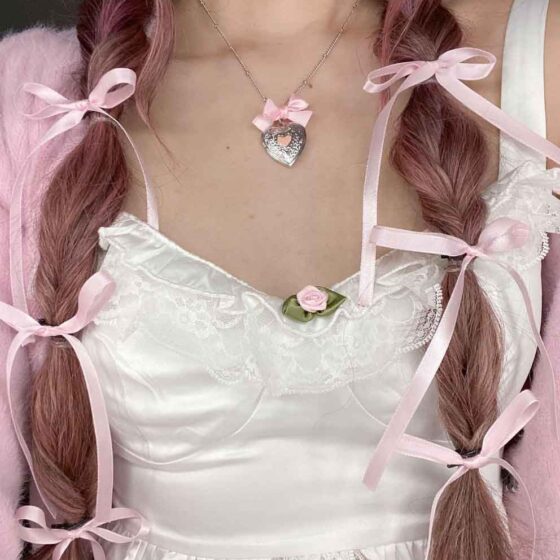 Coquette Bow: 30 Ways to Style Your Hair & Accessorize