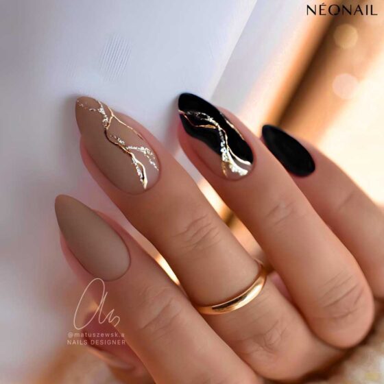 Gold and Black Nails Designs and Variations to Evoke Wealth and Sophistication