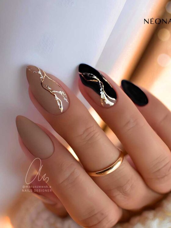 Gold and Black Nails Designs and Variations to Evoke Wealth and Sophistication