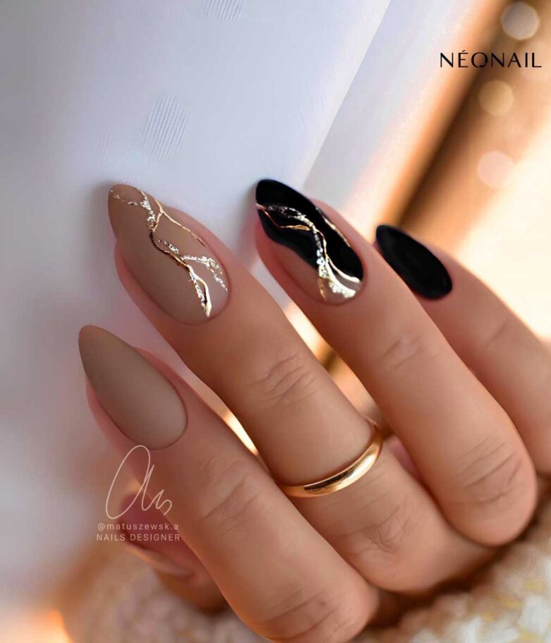 Gold and Black Nails Designs and Variations to Evoke Wealth and Sophistication