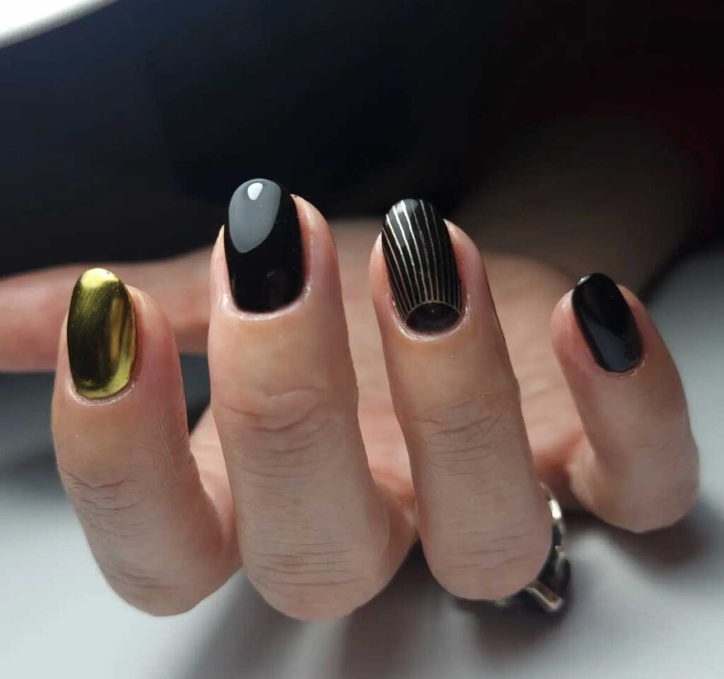 art decor black and gold nails