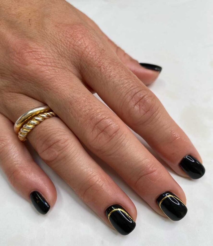 simple minimalist black nail with gold design