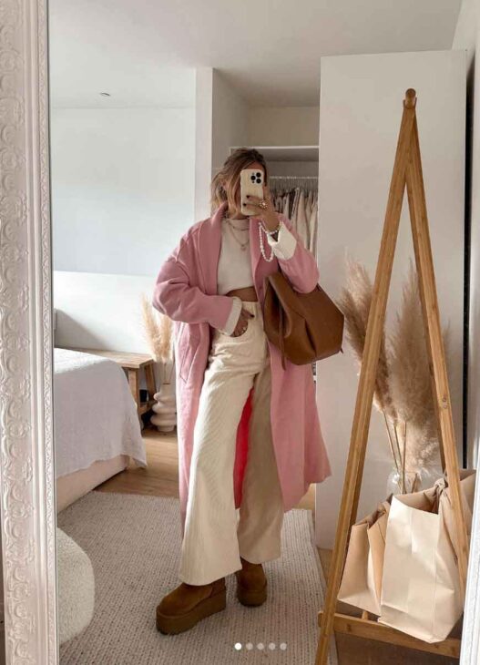 classy and casual blush pink coat outfit idea for winter