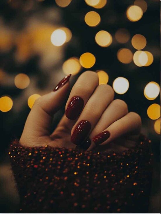 dark red aesthetic simple christmas nails