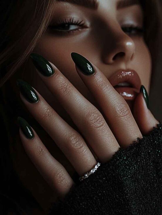 acrylic green luxury christmas nails. elegant, classy and simple