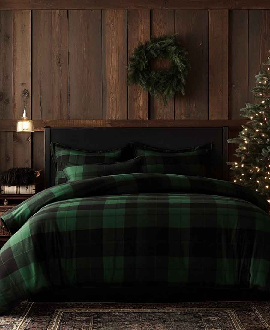 black and green rustic cabin tartan plaid bedding wods decor idea for winter bedroom