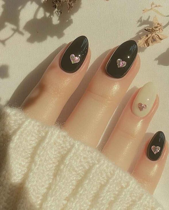 cute aesthetic black and white nails fr vaalentines day with elegant and classy nail design