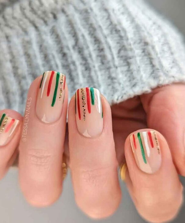 minimalist christmas nails with gold red and blue, simple nail design