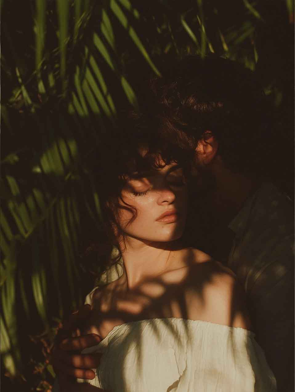 cinematic aesthetic photoshoot photo idea film still for valentines day. Regency era inspired. vintage couple romantic photography. intimate couple photoshoot