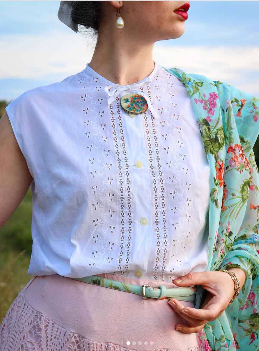 10+ Unexpected Colors & Mixes for Cottagecore Spring Outfits