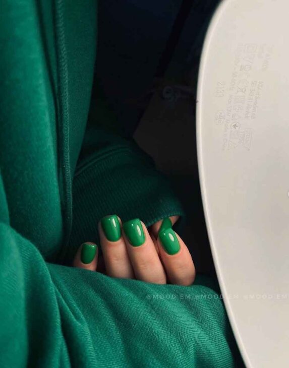 cute slytherin aesthetic green nails on short nails