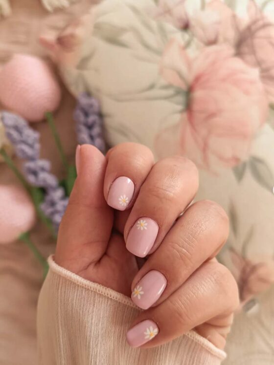 30 White Flower Nails Ideas (Daisy, Easy, Realistic)