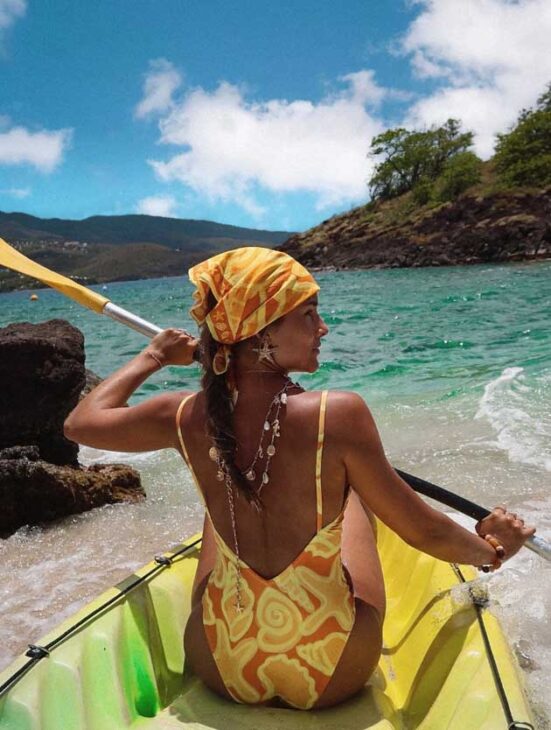 aesthetic beach summer haistye with braid and bandana. Trendy for hot days and medium lenght r long hair