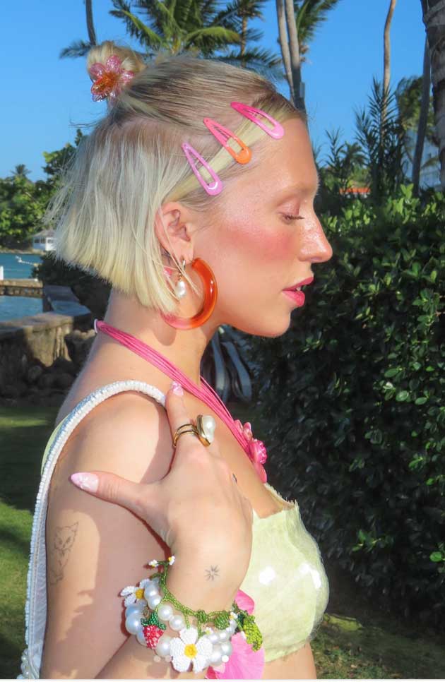 y2k easy aesthetic summer hairstyle on short hair
