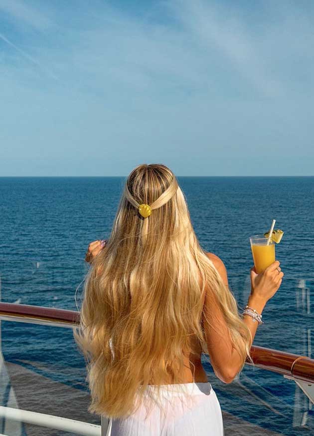 mermaid aesthetic summer hairstyle on long natural hair with accessory