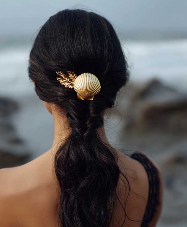 chic elegant aesthetic summer hairstyle with gold seashell clip