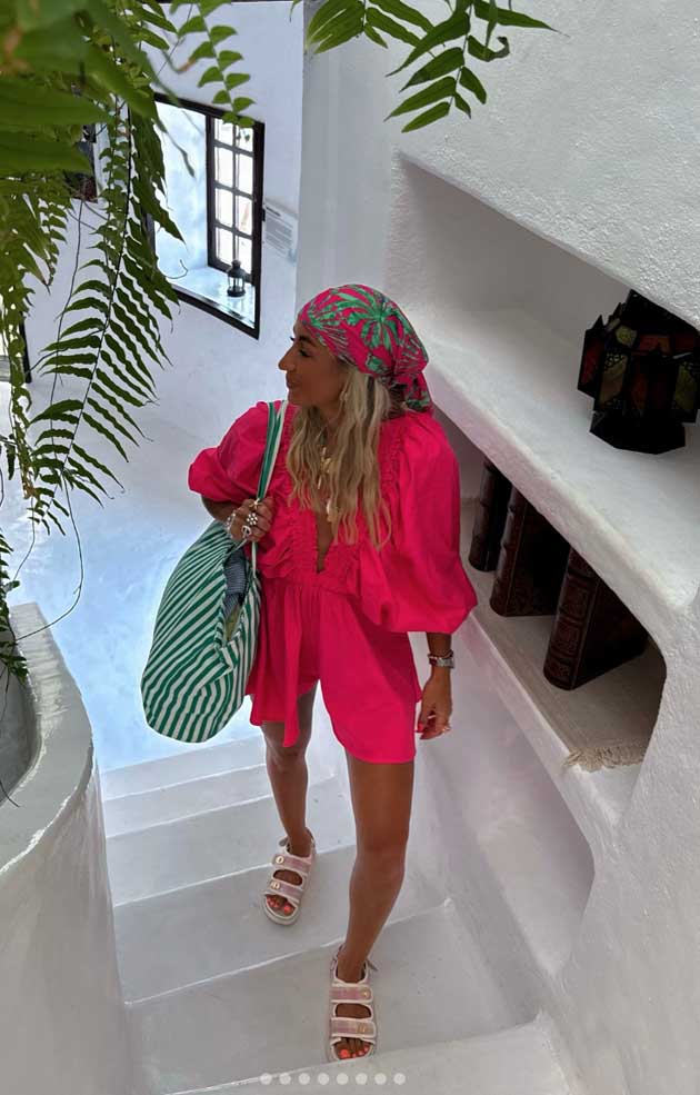 aesthetic beach summer hairstyle with bandana for europe dinner or going out