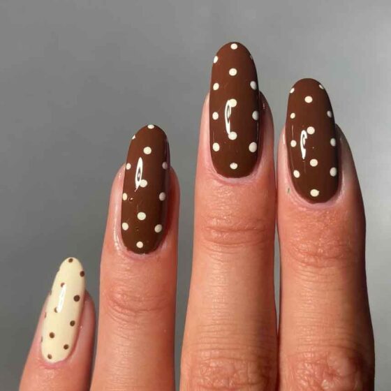 Simple Autumn Nail Art Ideas for 2025