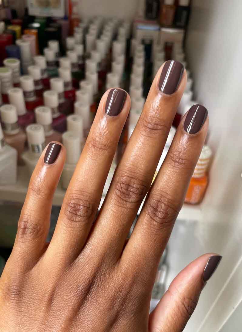 brown short nails