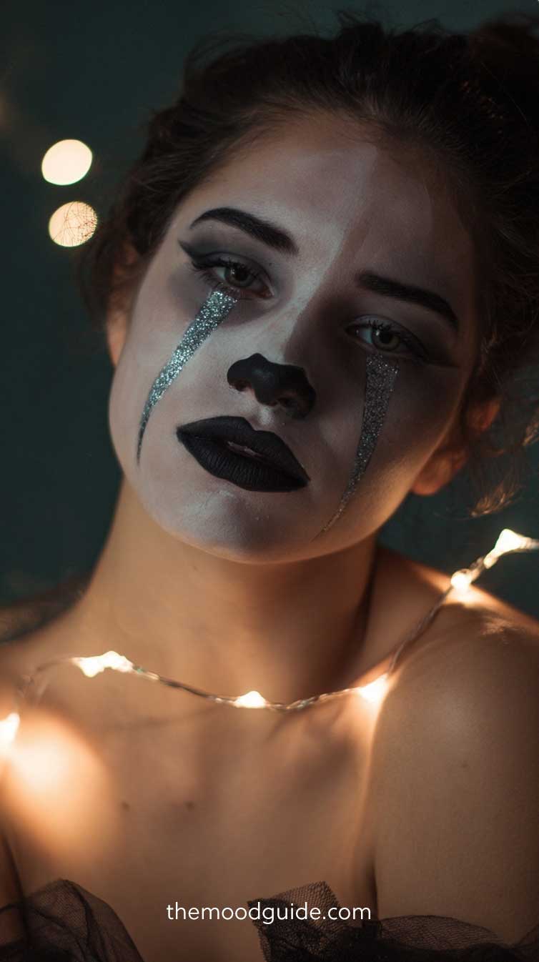 aesthetic chic clown makeup