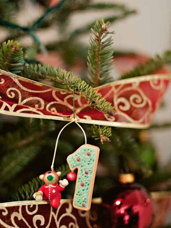 How to Decorate Your Tree with Luxurious Christmas Ribbon