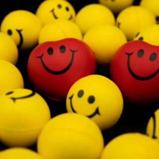 24+ Modern Minimalist Christmas Tree Ideas For a Timeless Chic Noel Aura